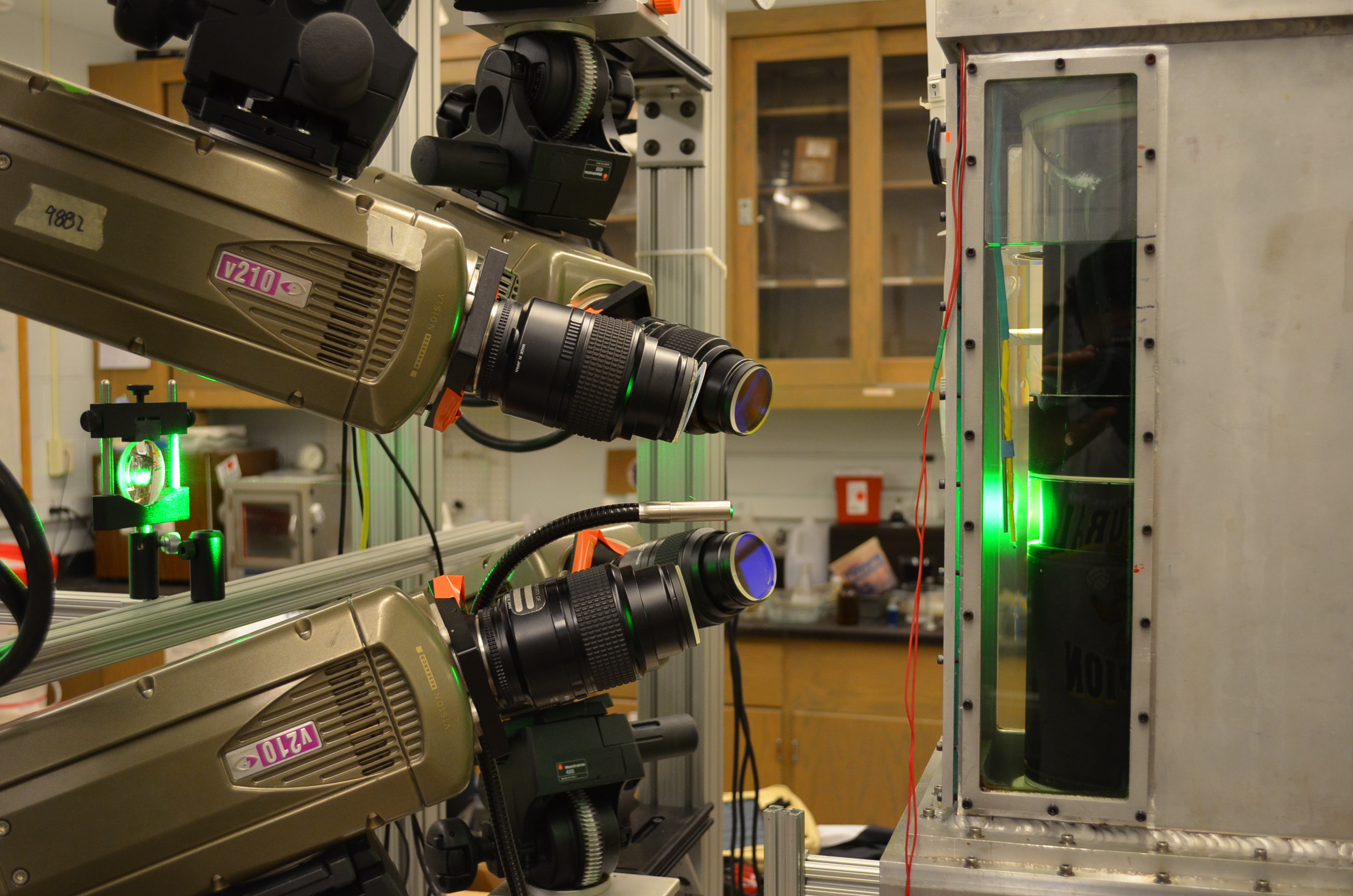 Fully time-resolved tomographic PIV setup